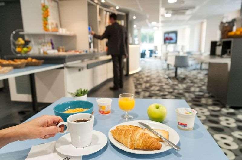 Brit Hotel Macon Centre Gare Restaurang bild